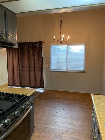 Building Photo - 450 S Argyle Ave