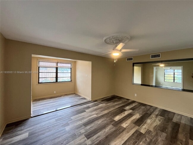 Building Photo - $3,000MONTHLY;1608 S 19TH AVE #HOUSE HOLLY...