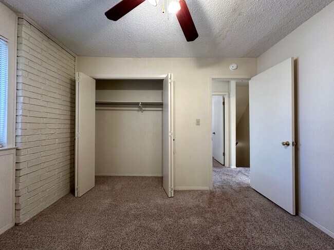 Building Photo - * Move-In Special * * Water Paid ; Washer/...