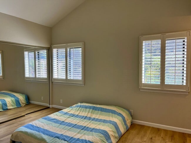 Building Photo - Great Natural light, Treetop Views with 2 Primary Suites plus OFFICE and a 2 car garage, It is li...