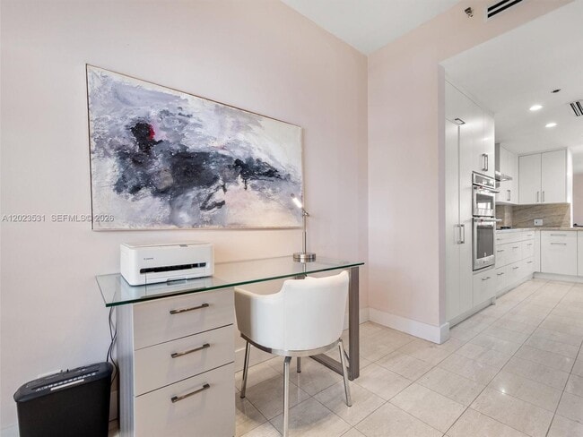Building Photo - 2425 Fisher Island Dr