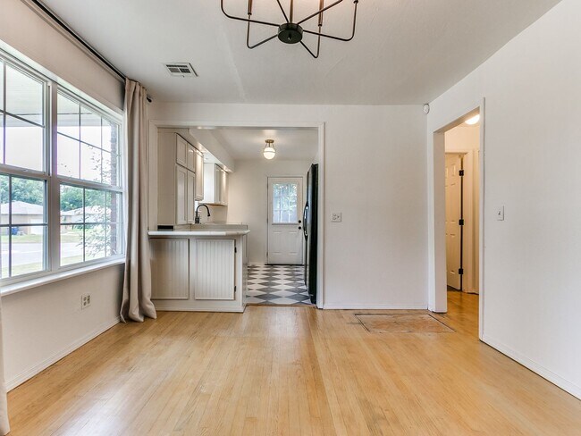 Building Photo - Charming 2 Bedroom Home in Oklahoma City