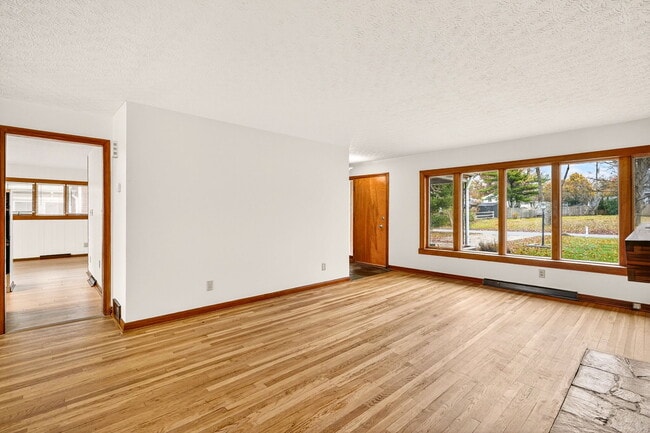 Building Photo - 3637 Sunset Dr