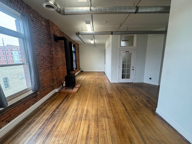 Building Photo - 811 Cook Building