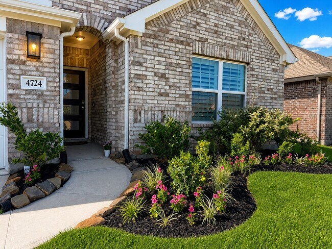 Building Photo - 4724 Peony Grn Dr