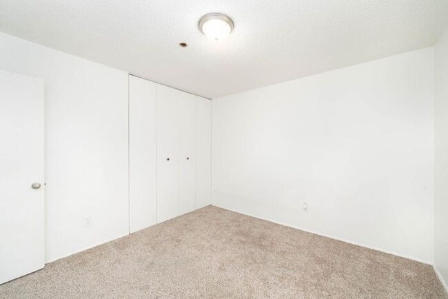 Building Photo - 2 bedroom unit close to downtown Gresham!!