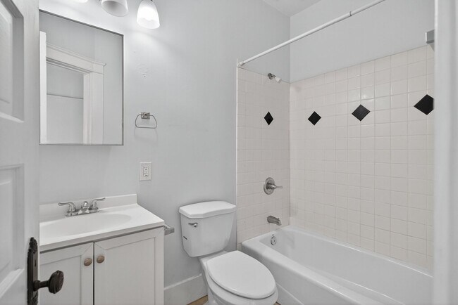 Building Photo - 521 Olive Ave