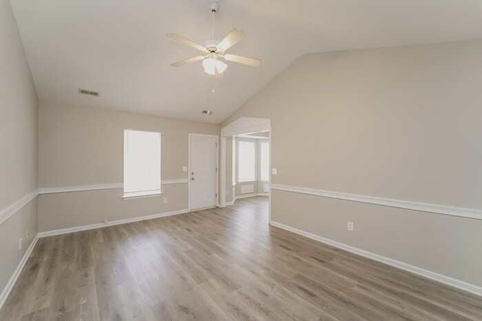 Building Photo - 9421 Dewey Dr