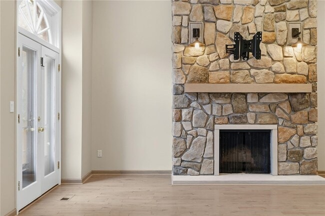 Building Photo - 709 Clyde St