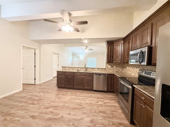 Building Photo - 51 Lupine Ct