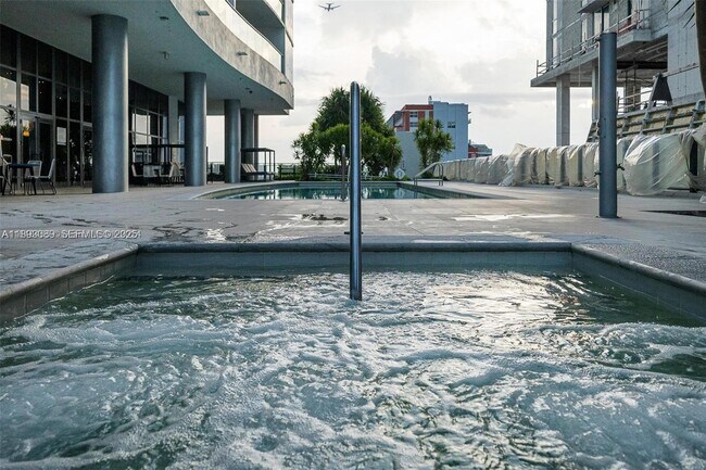 Building Photo - 1600 NE 1st Ave