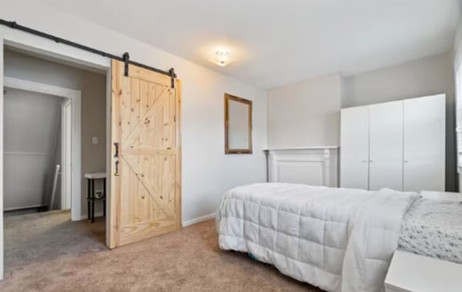 Building Photo - Newly Renovated 2 Bed, 1 Bath Home - Centr...
