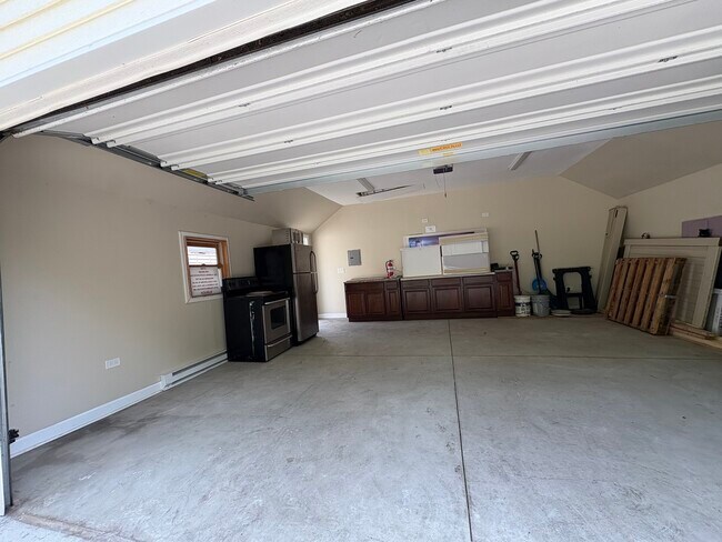 Building Photo - 7659 W Sunset Dr