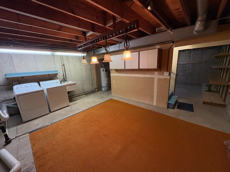Building Photo - 356 2nd Ct