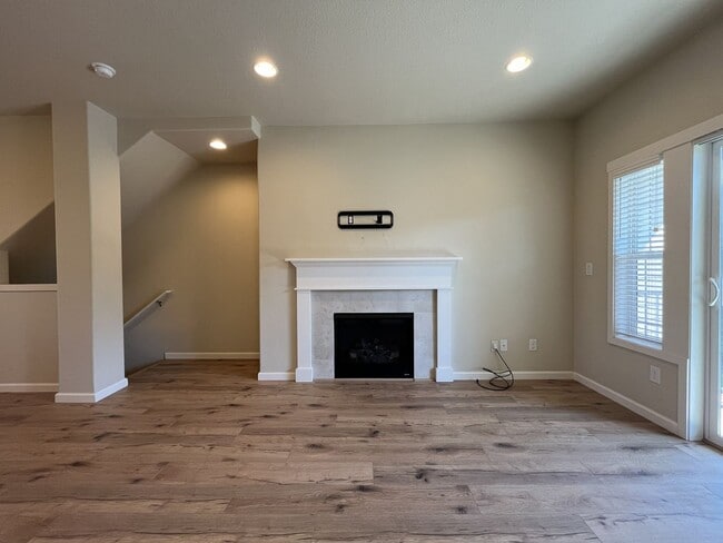 Building Photo - Spacious Bull Mountain Townhome Featuring Two Ensuite Bedrooms, Attached Garage & Modern Finishes &