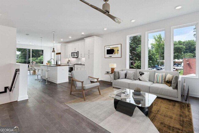 Building Photo - 400 Pratt Dr SE