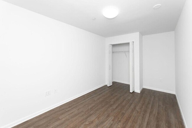 Building Photo - 162-170 S Orange Ave