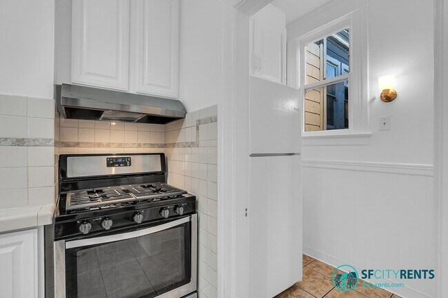 Building Photo - Cole Valley: Top Floor Edwardian Flat w/ F...