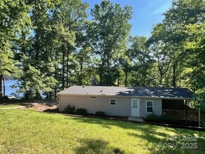 Building Photo - 491 Robinson Rd