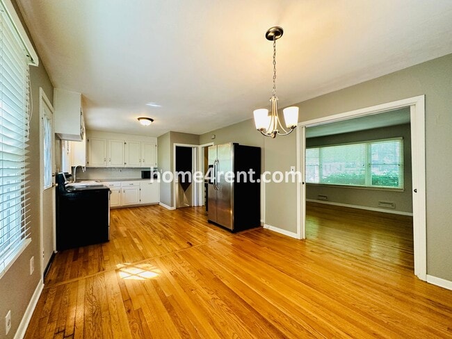 Building Photo - Three Bedroom Home in Overland Park w/ Wood Floors, Finished Basement, and a Fenced Yard!