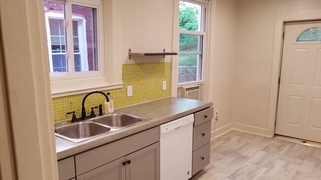 Kitchen - Natural Light - 309 Lawn St