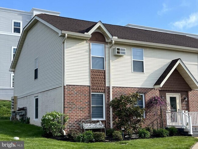 Building Photo - 306 Walnut Ct Way