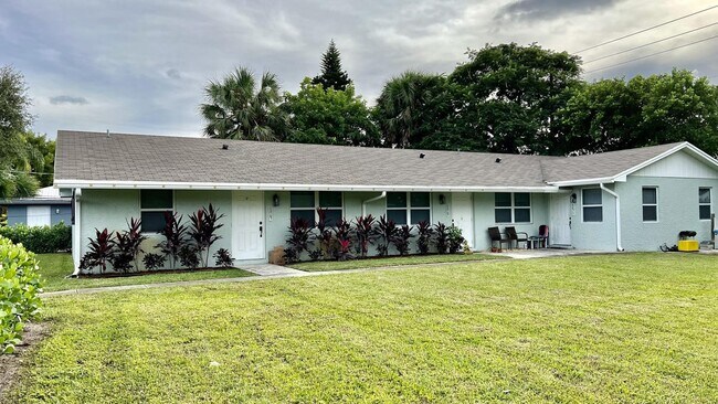 Building Photo - 8867 Sunset Dr