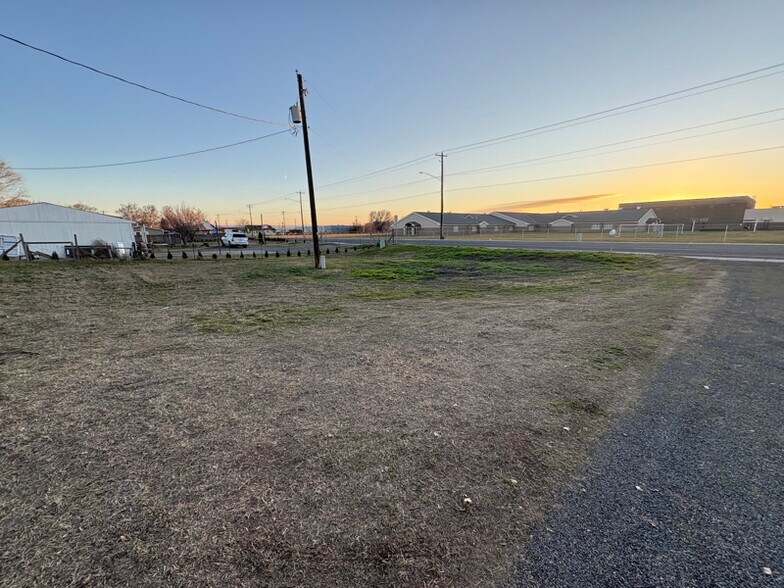 Building Photo - 471 Cheyne Rd