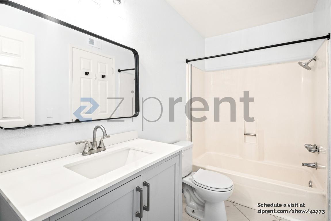 Building Photo - 14140 Oro Grande St