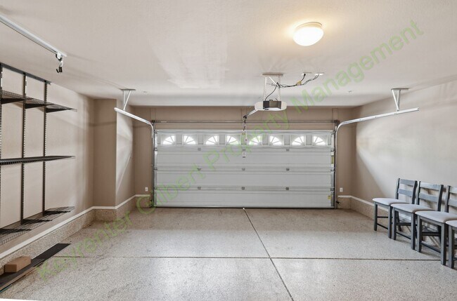 Building Photo - 900 S 94th St