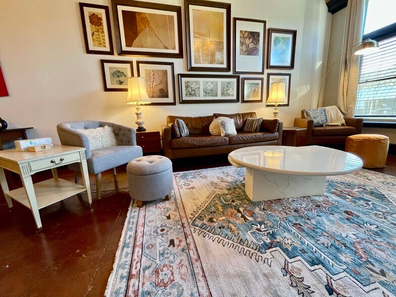 Building Photo - 719 S. Baker St.