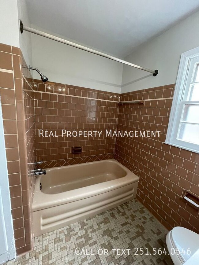 Building Photo - 914 Graymont Dr