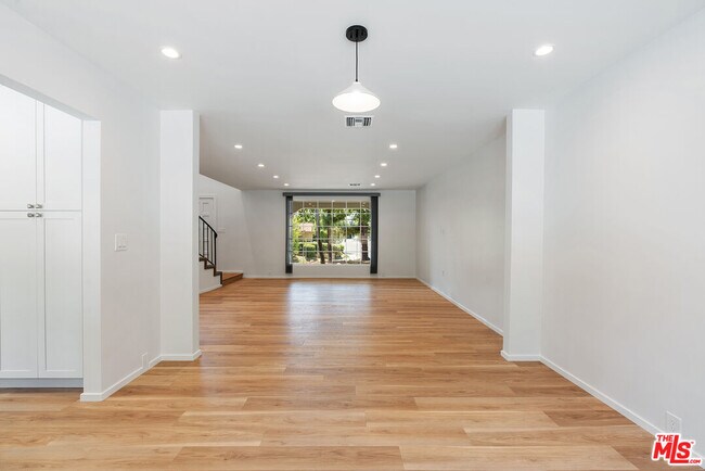 Building Photo - 3062 Arrowhead Dr