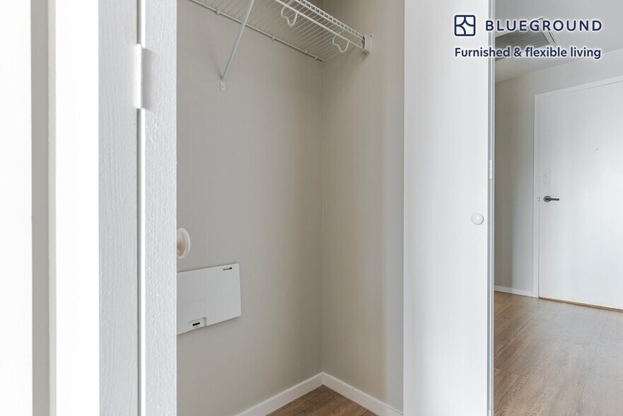 Building Photo - 211 W Scott St