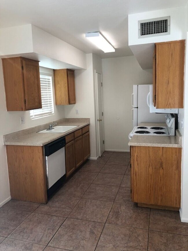 Building Photo - 336-2 E Limberlost-