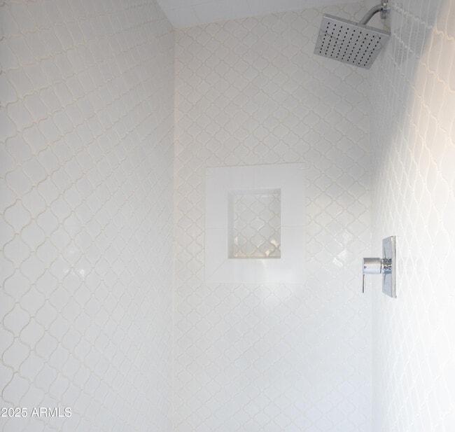 Building Photo - 2532 E Highland Ave