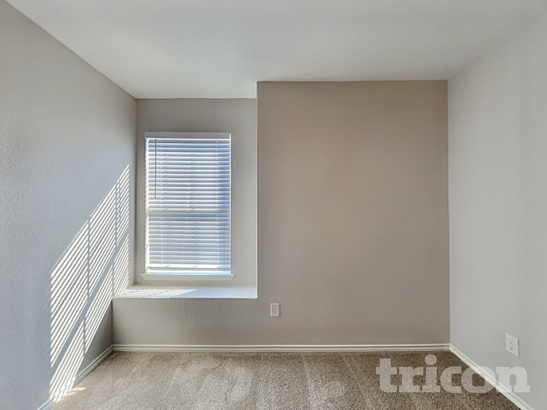 Building Photo - 11811 Pure Silver