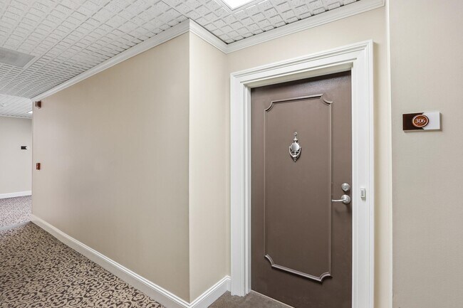 Building Photo - 5400 Park Ave