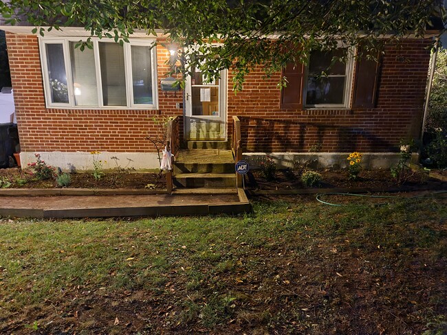 Front of house with flowers planted in beds - 1541 Fitzwatertown Rd