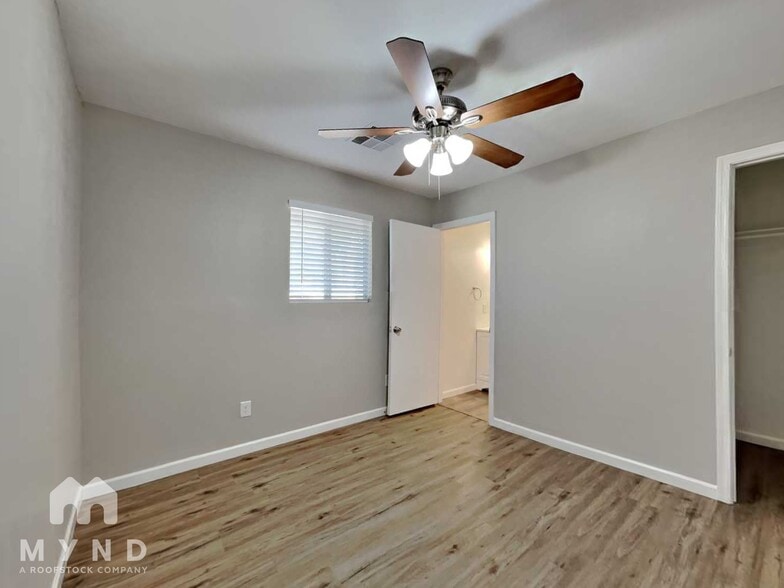 Building Photo - 8336 N 105th Ln