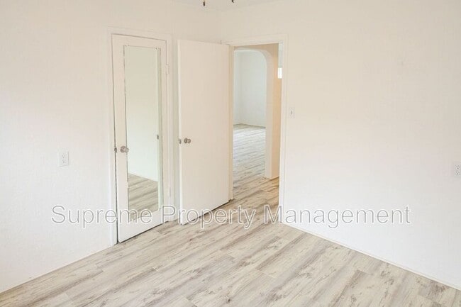 Building Photo - 1300 13th Ave S