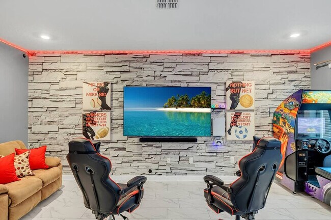 Building Photo - 9016 Sommerset Hills Dr