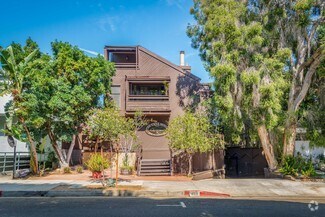 Building Photo - 906 N Kings Rd