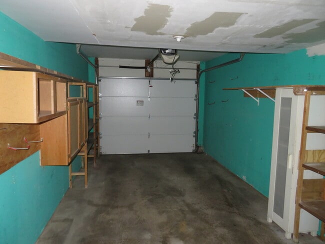 Building Photo - 457 N Cambridge Dr
