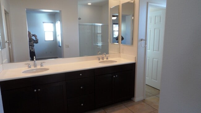 Building Photo - 3BR 2.5 BA 2 Story Home with 2 Car Garage