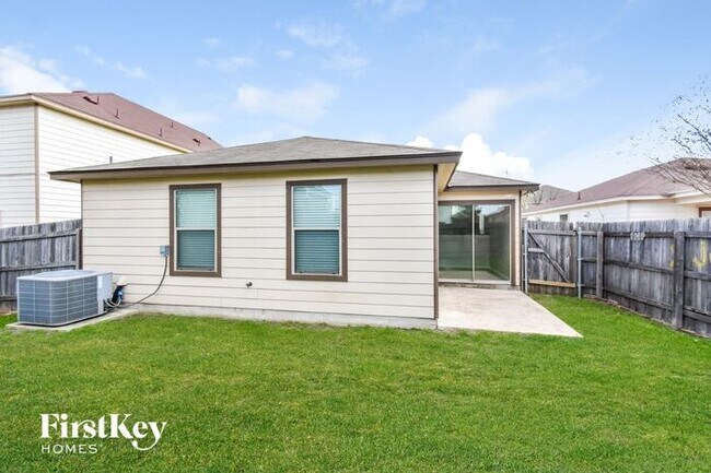 Building Photo - 10227 Maple Ranch