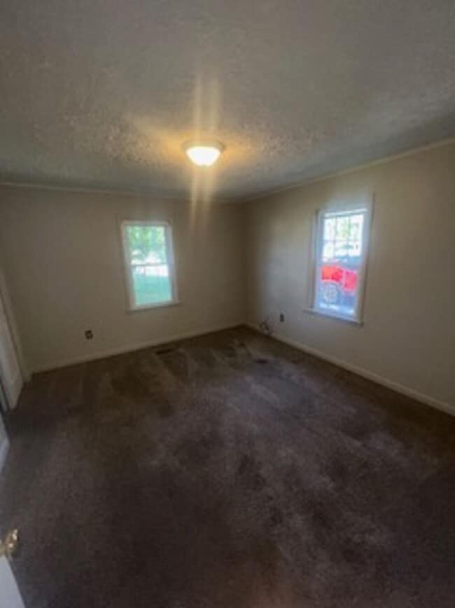 Building Photo - 1401 E Missouri St