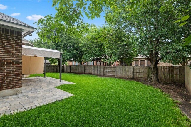 Building Photo - 2304 Village View Loop