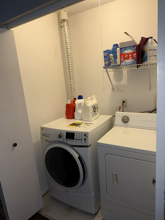 Building Photo - 689 Shannon Dr