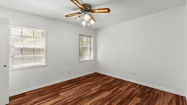 Building Photo - 4009 Springlake Park Rd